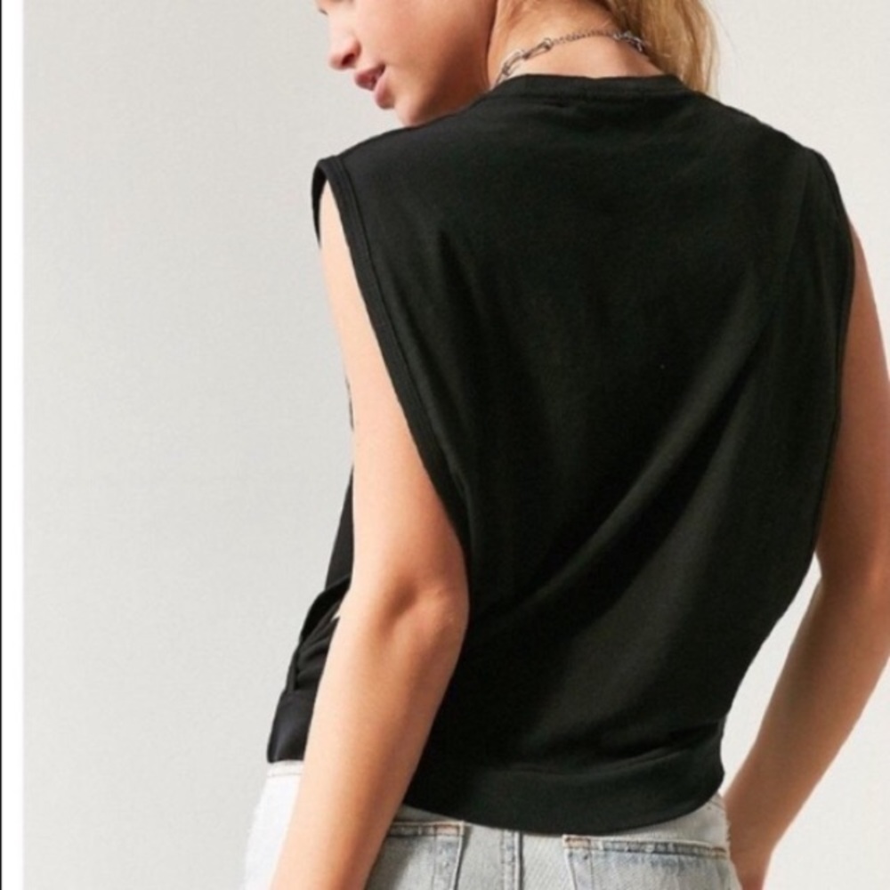 6️⃣ BDG Small Women’s Muscle Tee NEW - Picture 2 of 5